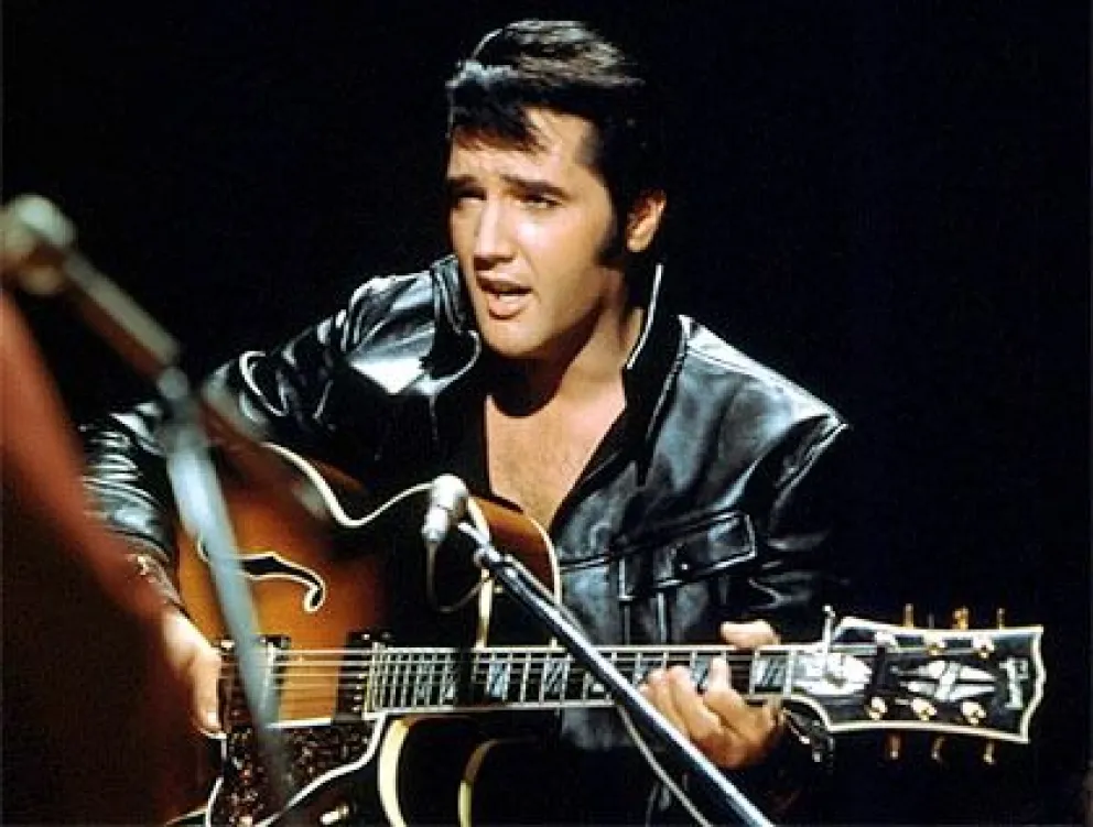 Elvis Presley regresa a los escenarios en forma de holograma