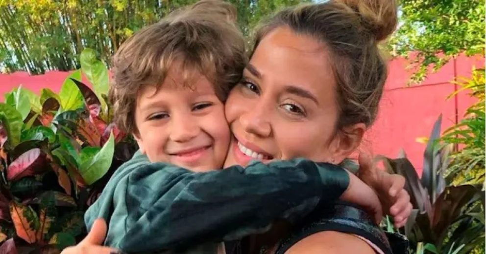 Éxito vacacional: El sorprendente emprendimiento de Momo Barón en la playa