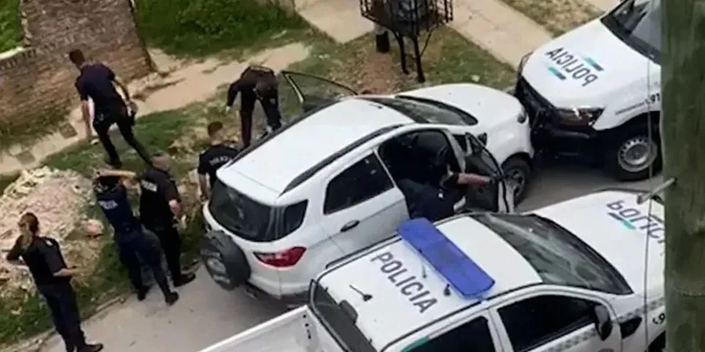 Terrible: más de 10 policías involucrados en el asesinato de un joven que escapaba en una camioneta robada