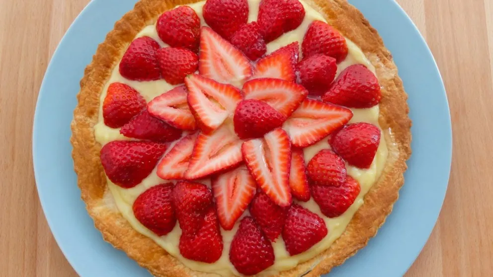 Un postre rápido: torta de hojaldre con frutillas