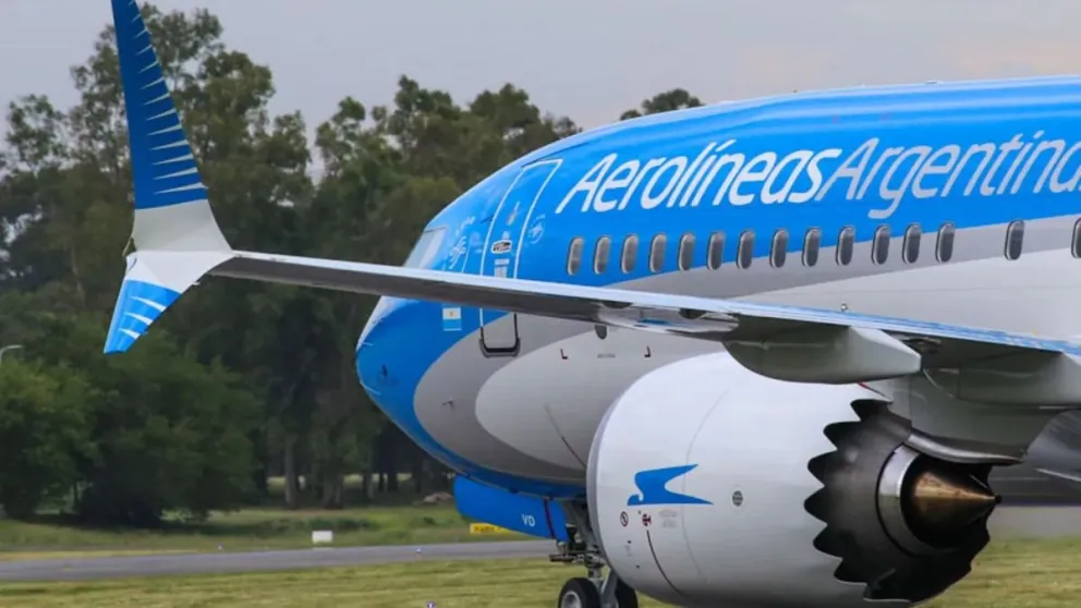 El Gobierno redujo de 14 a 8 las direcciones de la empresa Aerolíneas Argentinas