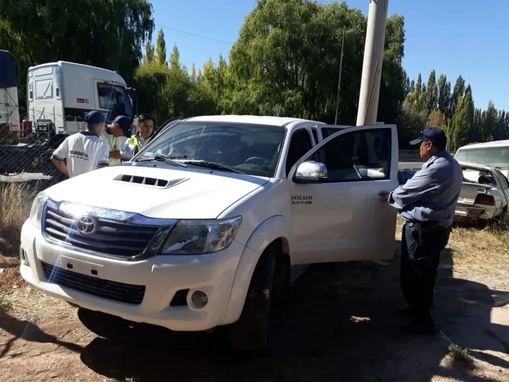 La técnica para saber si un auto es robado utilizando un papel blanco