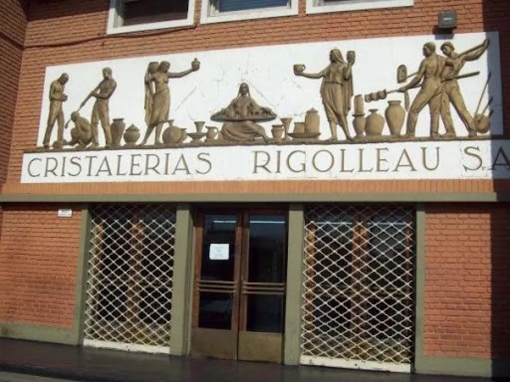 Tragedia en una fábrica: un trabajador murió aplastado y su familia exige justicia