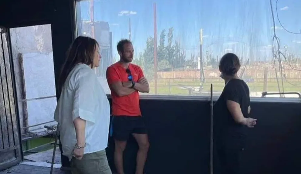 La presidenta del concejo deliberante y el director de deportes visitaron el club San Sebastián tras el incendio 