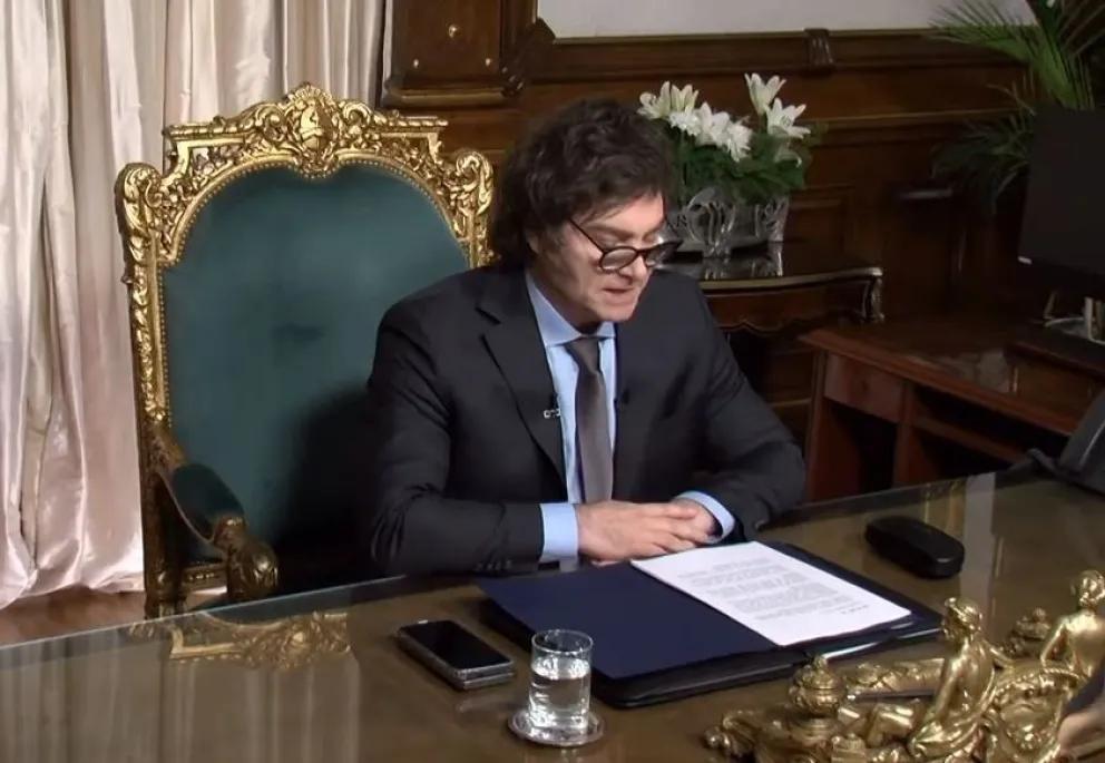 Se revelaron detalles sorprendentes de la firma de Milei a través de la grafología