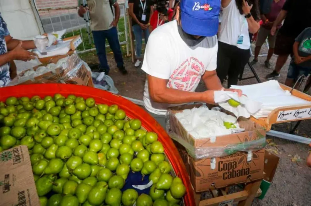 Fiesta de la pera 2024: el mejor embalador se llevará una moto 0km