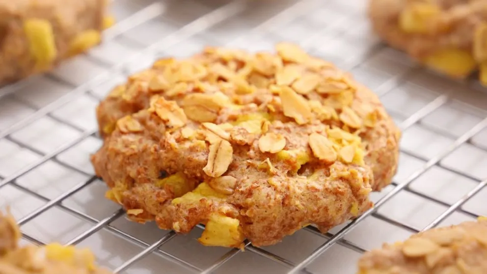 Galletitas caseras de avena y manzana.