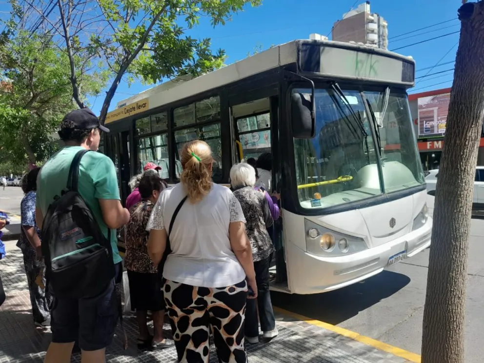 Otra vez aumentó el transporte urbano en Cipolletti