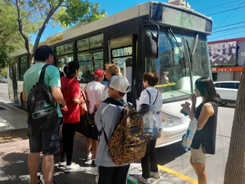 Por el aumento del combustible se incrementó la demanda del transporte público en Cipolletti
