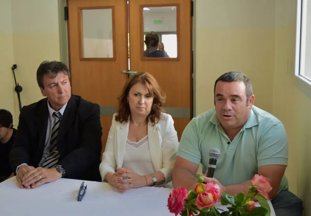 La ministra Senesi acompañó la asunción del nuevo director del Hospital de Cinco Saltos