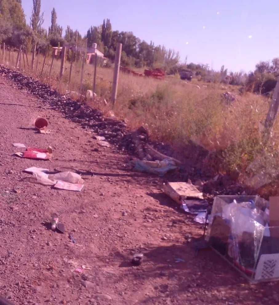 Vecinos de Santa Elena demandan soluciones urgentes a la suciedad y la falta de alumbrado público