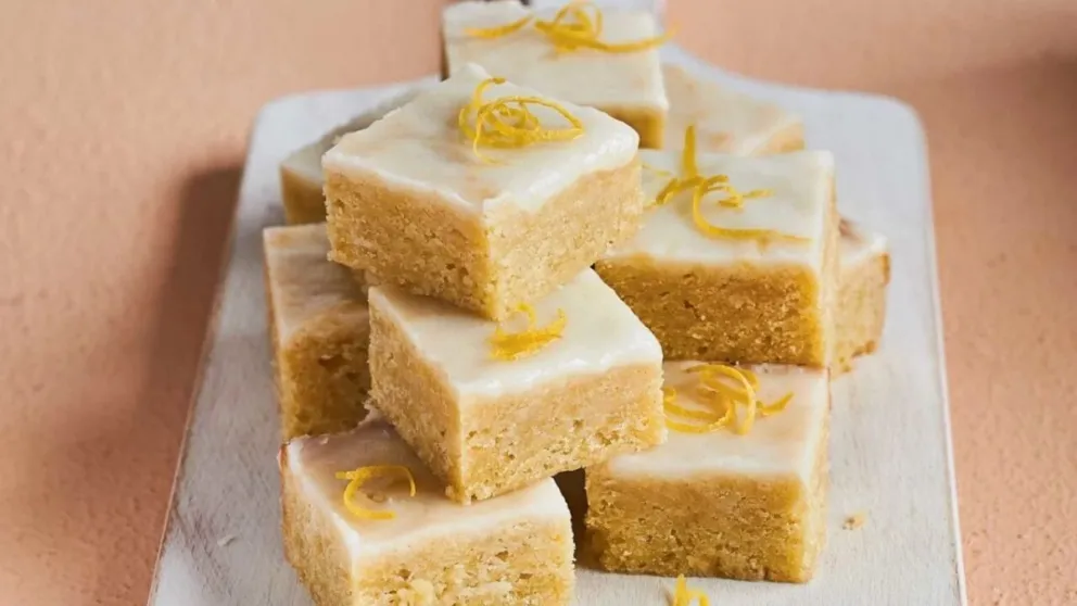 Una delicia: cuadraditos húmedos de limón