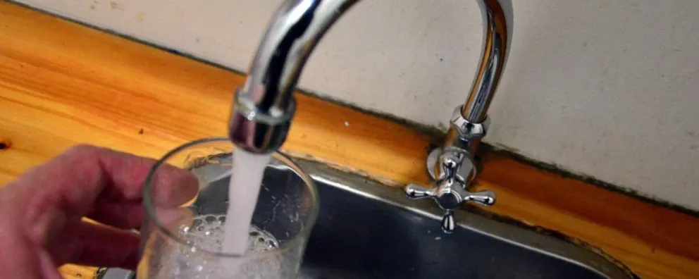 Debido al anuncio de temperaturas extremas, piden a los vecinos del Alto Valle un uso racional del agua