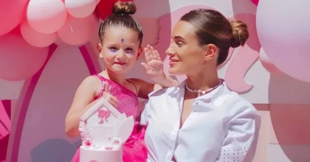 Modo Barbiecore: todos los detalles del cumpleaños de Francesca, la hija de Cami Homs y Rodrigo de Paul