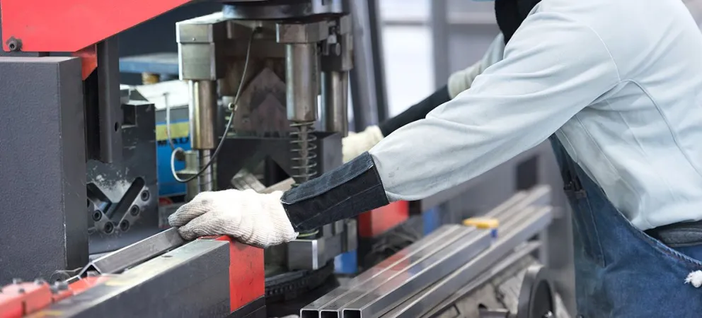 La industria pyme cayó casi 27% en el mes de diciembre 2023