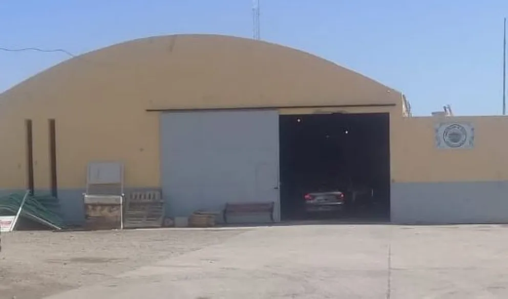 Violenta reacción: un chofer se subió al vehículo que no debía conducir y atropelló a su jefe