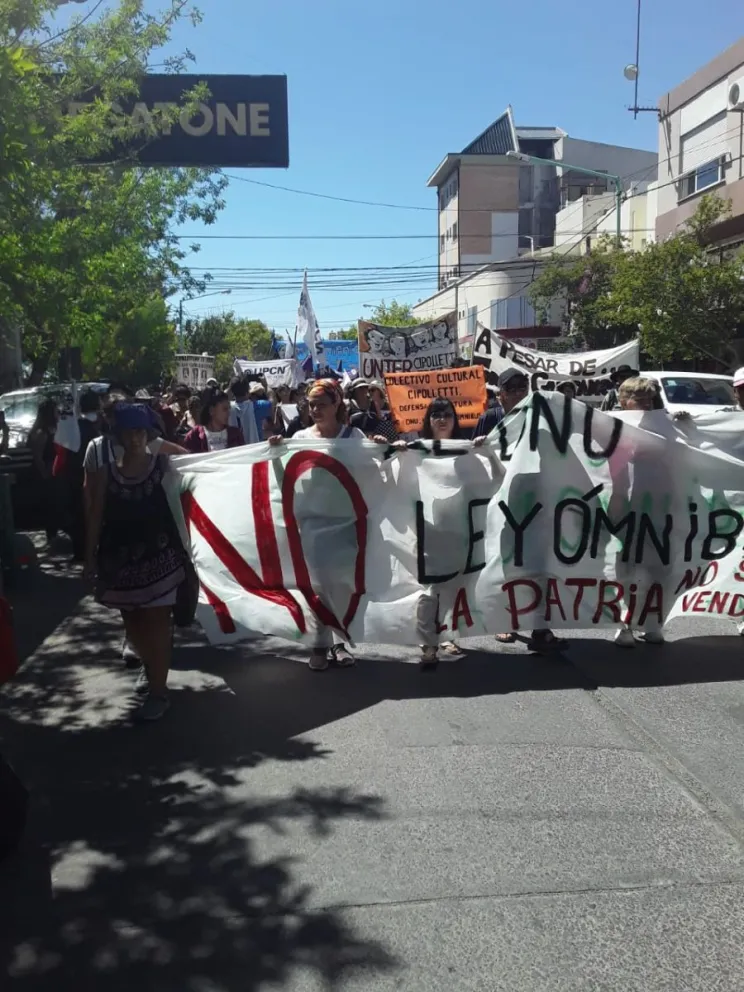 En Cipolletti también se suman a las protestas contra la Ley Ómnibus