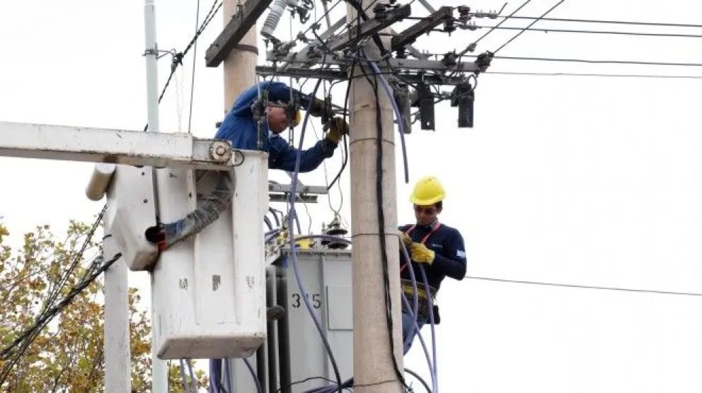 Un barrio se ve afectado por un corte de energía y declaran que la empresa no lo informó previamente