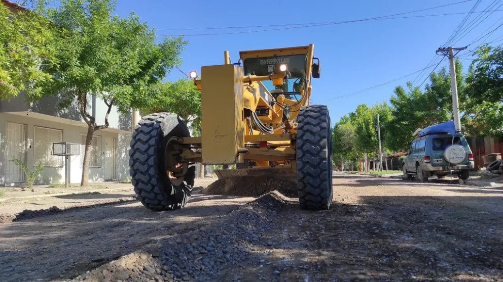    Las máquinas viales continúan recorriendo las calles de la ciudad 