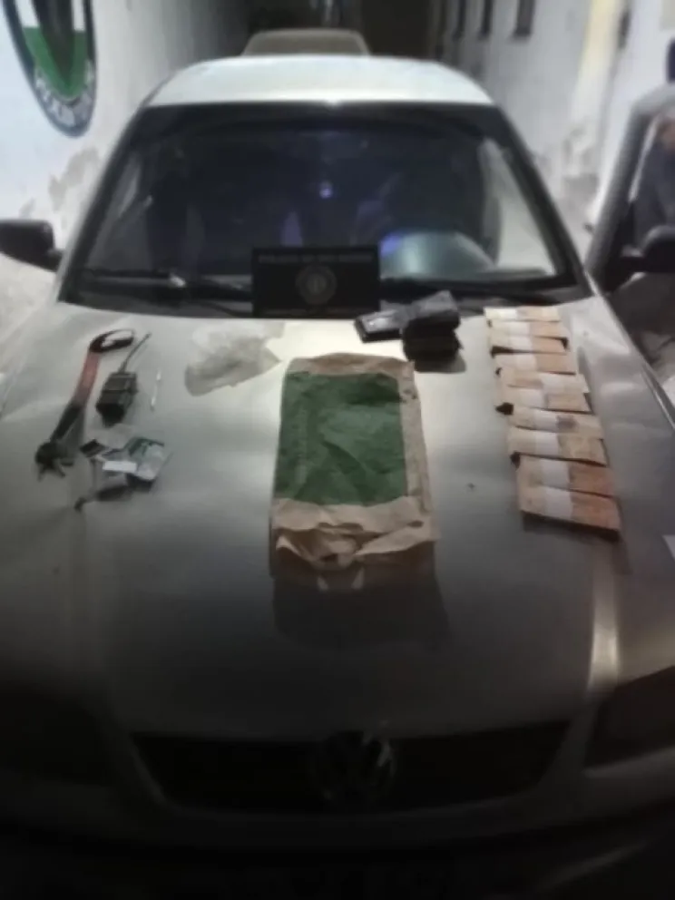 Atrapados en plena persecución: Detenidos y documentos recuperados en Cipolletti