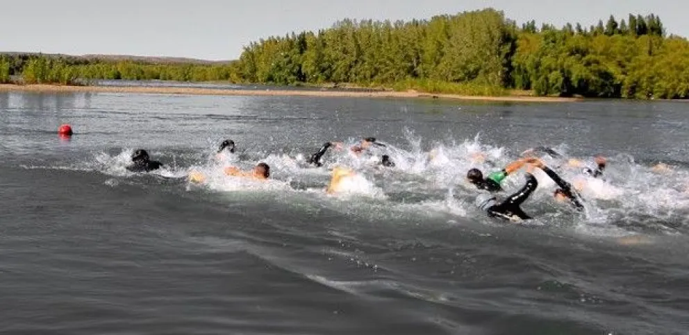 La Confluencia también hace la entrada en calor para el triatlón 