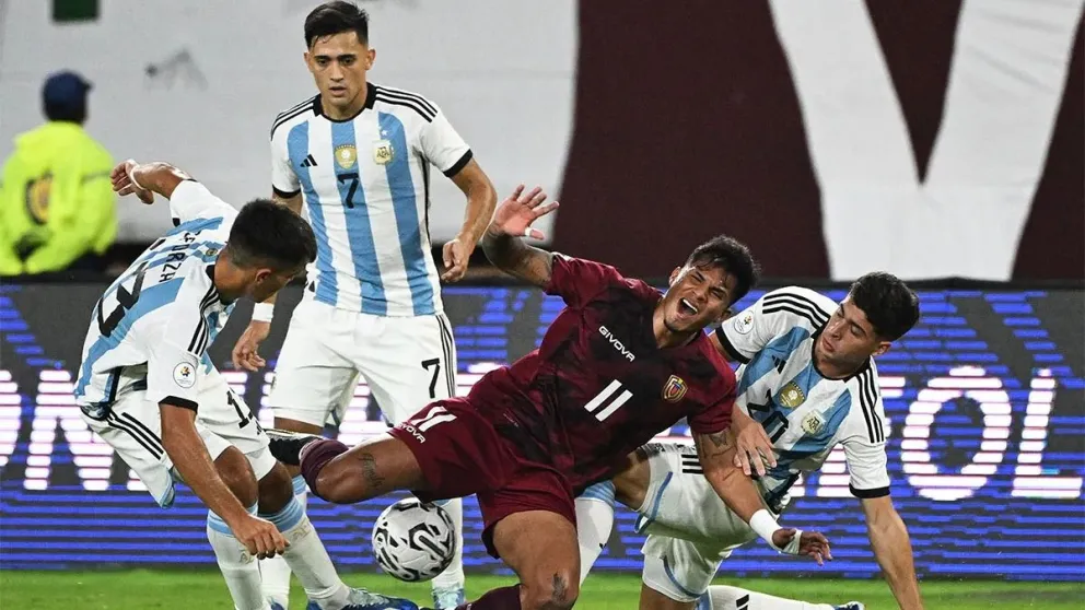 Empate polémico en el Preolímpico Sub 23: Argentina igualó frente a Venezuela