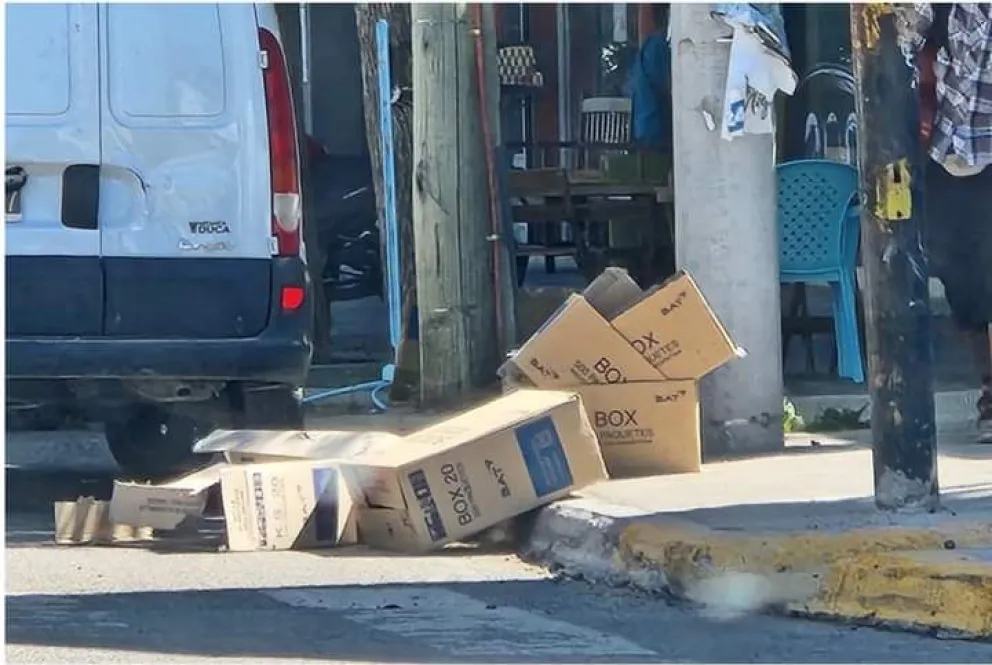 Multaron a una distribuidora de cigarrillos de Cipolletti por contaminar el centro de Roca