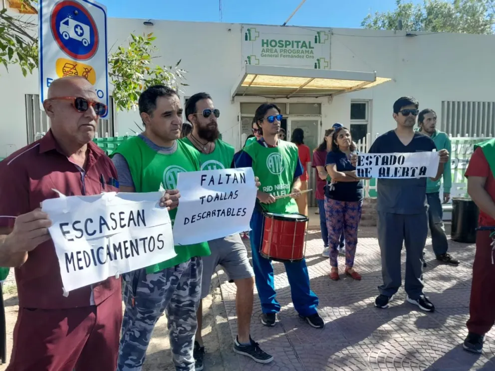 Crisis en el Hospital de Fernández Oro: los trabajadores no descartan llevar el reclamo a las rutas