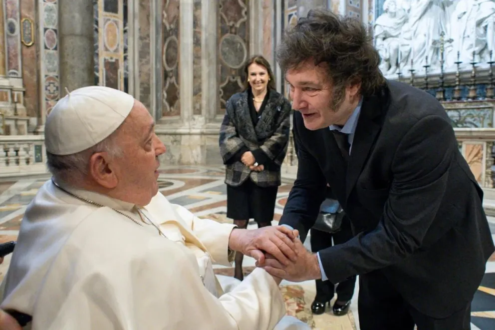 Video: Milei saludó al papa Francisco en su primer encuentro público 