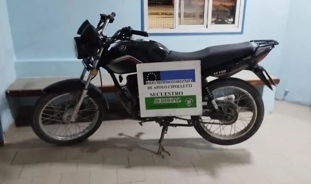 La BMA de Cipolletti recuperó una moto robada luego de una persecución en el centro