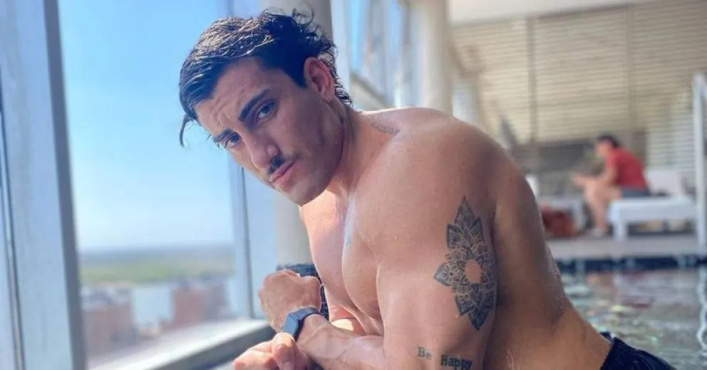 Sorprendente parecido: Tomás Holder se transforma en Ricardo Fort