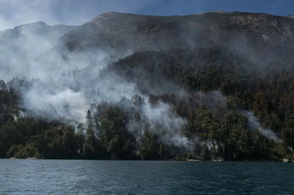  Buena noticia: los incendios en los parques Los Alerces y Nahuel Huapi están próximos a ser controlados
