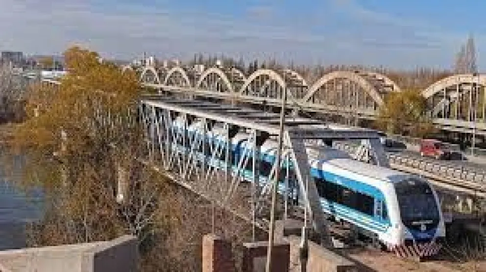 Estudiantes juntan firmas para que vuelva el Tren del Valle a Cipolletti