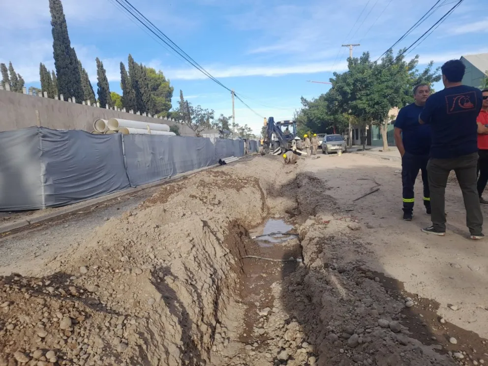 Aguas rionegrinas obras en calle Venezuela