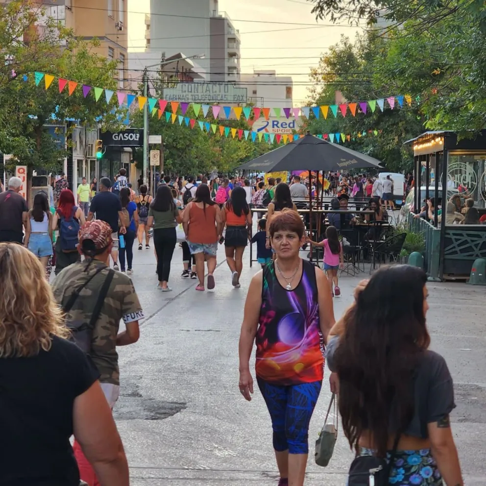 Plan de fin de semana: vuelve la peatonal con música, feria y "la noche de las librerías"
