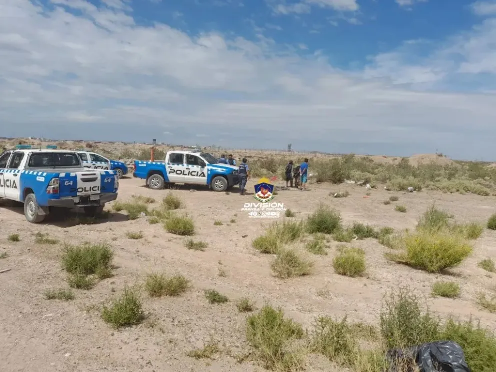 Estaban robando cables en una petrolera y los atrapó la policía