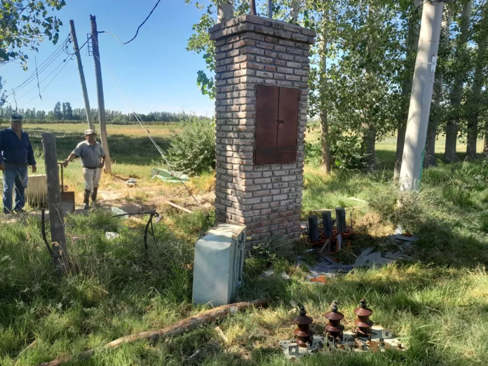 Robaron el transformador  y dejaron a todos sin luz 