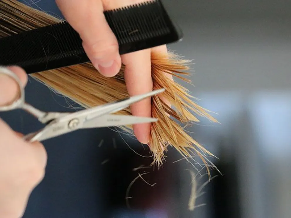 Impulsan una nueva jornada de corte de pelo solidario para estudiantes 2024