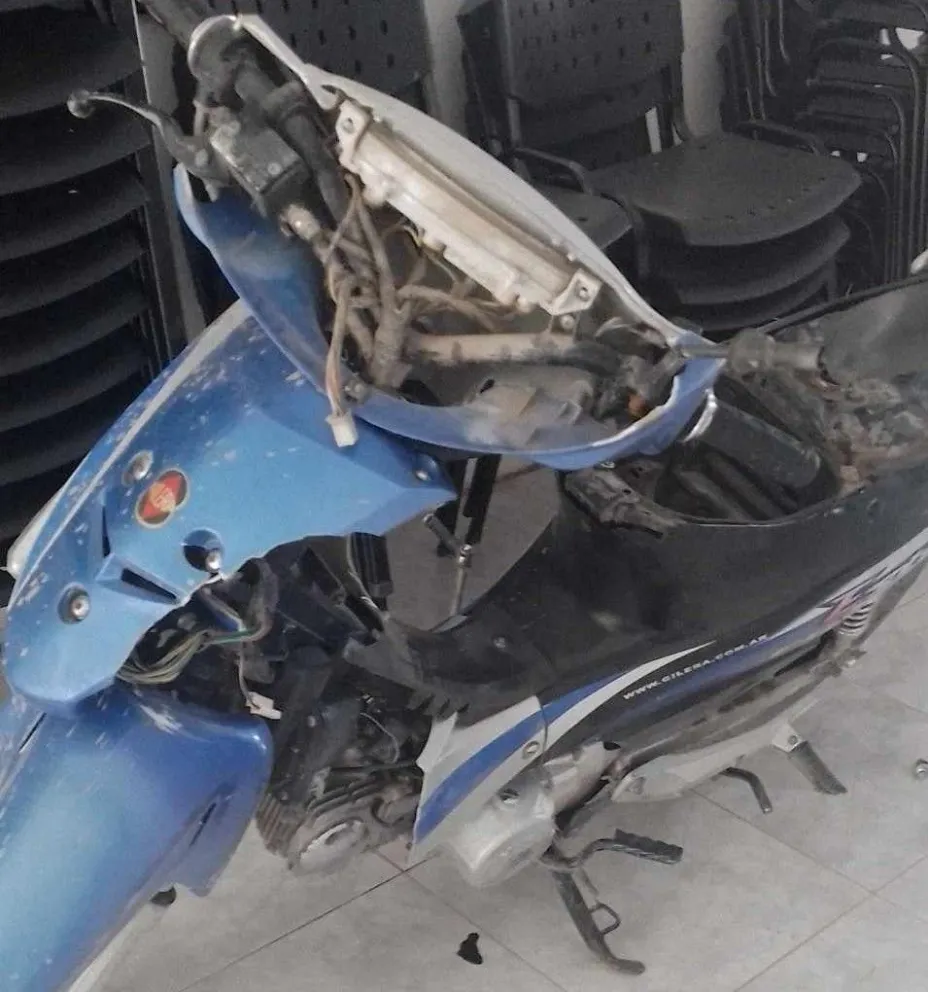 Dramático: venía en su moto, lo atropellaron y lo dejaron abandonado