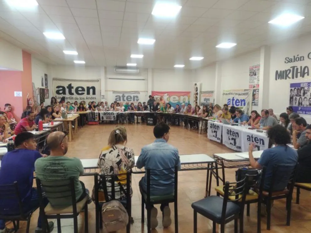 Rechazo a la propuesta salarial y medidas de fuerza en el inicio del ciclo lectivo neuquino