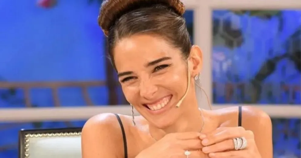 Juana Viale y su novio unidos por el amor que viven a pleno