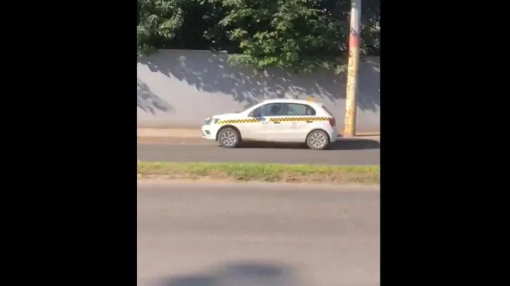 Asesinan a una mujer de 8 tiros desde un taxi y se fugan