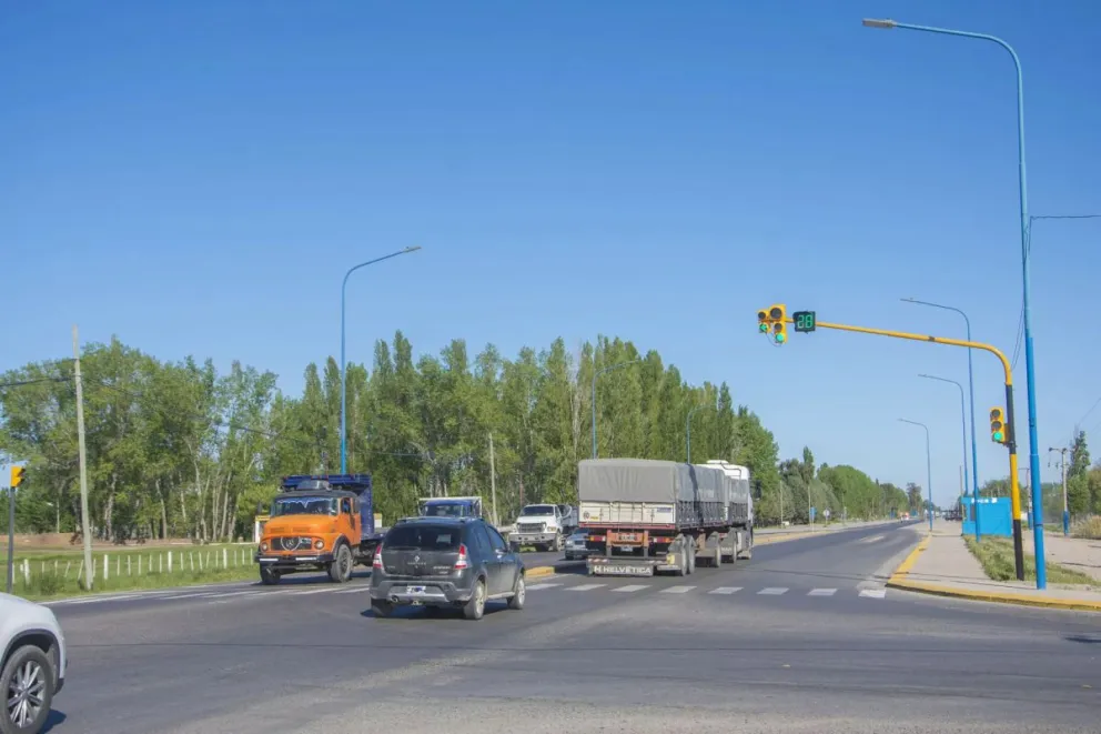 Vialidad Nacional exige el retiro de semáforos de la Ruta 22