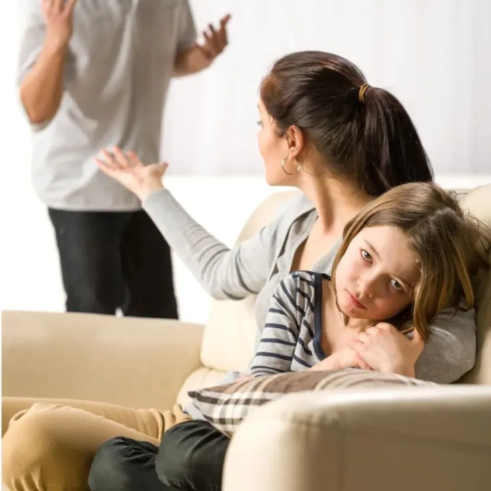 Padre incumplidor: recién se puso al día con la cuota alimentaria cuando cayó una demanda a su madre