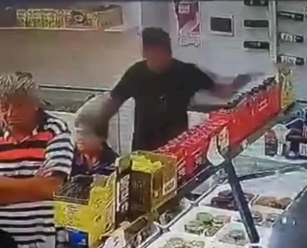 Un ladrón utiliza a una mujer en silla de ruedas para robar comercios en el Alto Valle