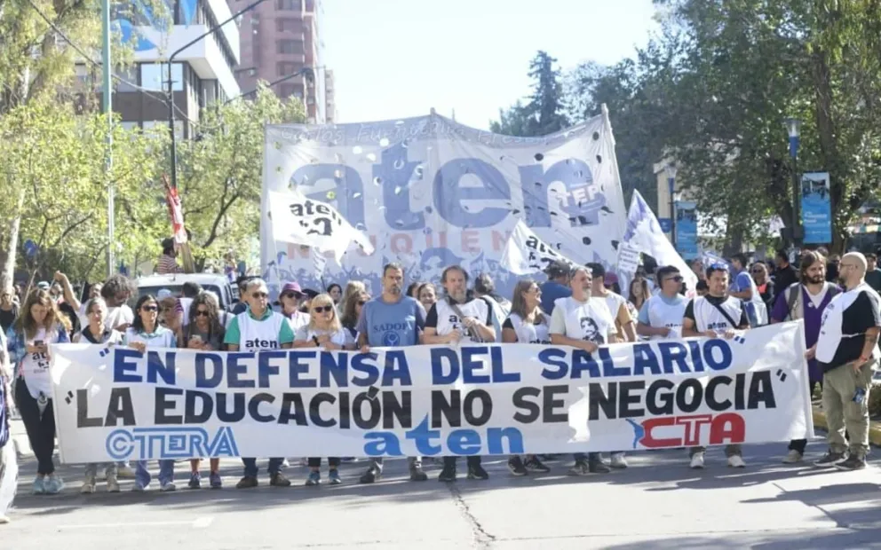 Hoy se llevaron adelante marchas y paro docente por la paritaria nacional 