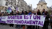 Francia es el primer país en incorporar el derecho al aborto en su Constitución