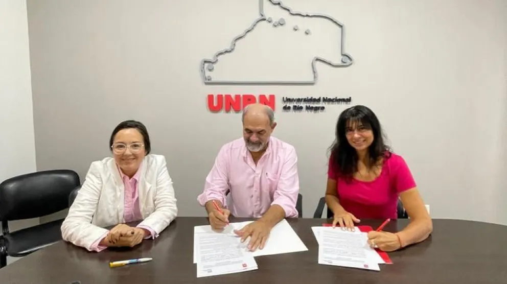 La UNRN y la Secretaría de Energía firmaron un convenio para la Diplomatura en Regulación de Servicios Públicos en Cipolletti