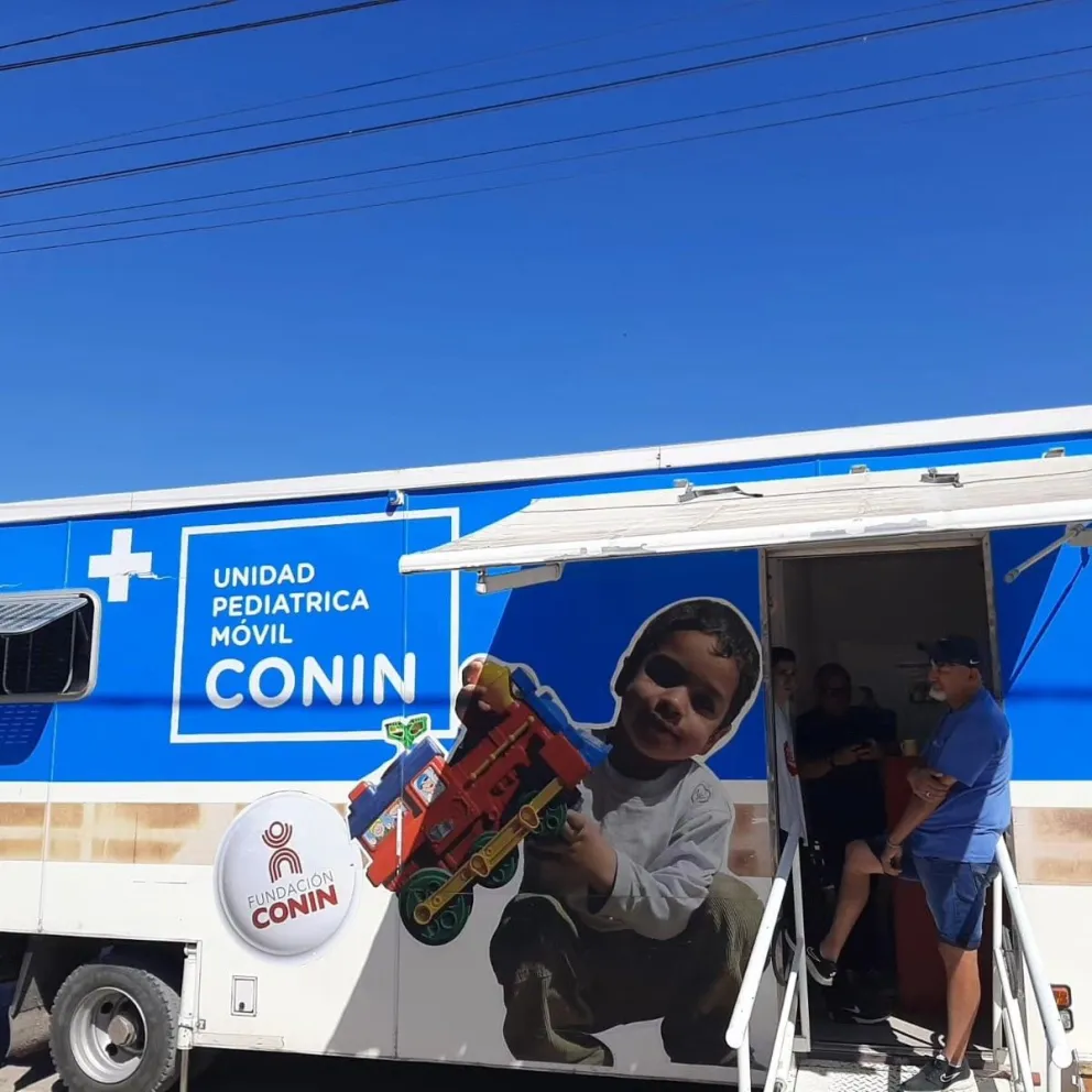 La unidad pediátrica móvil de Conin regresa a Ferri con atención médica gratuita