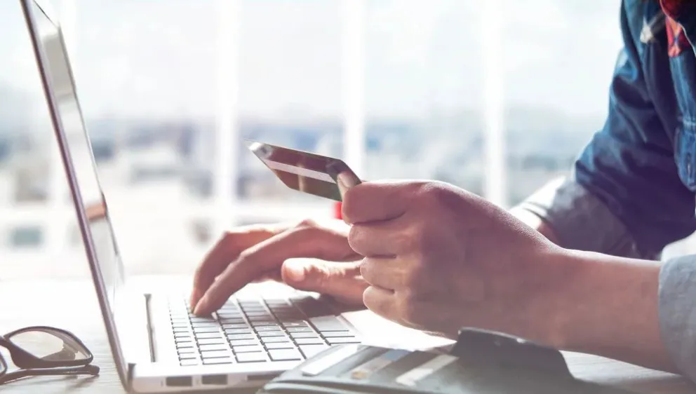 Un dolor de cabeza: la compra de anteojos por internet terminó con una causa judicial